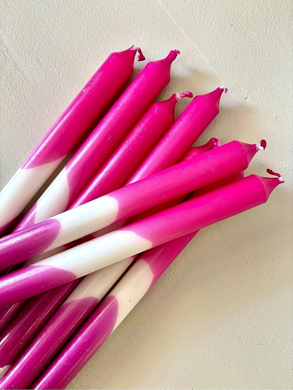 Promol Portugal – 8 Pink & White Swirl Taper Candles